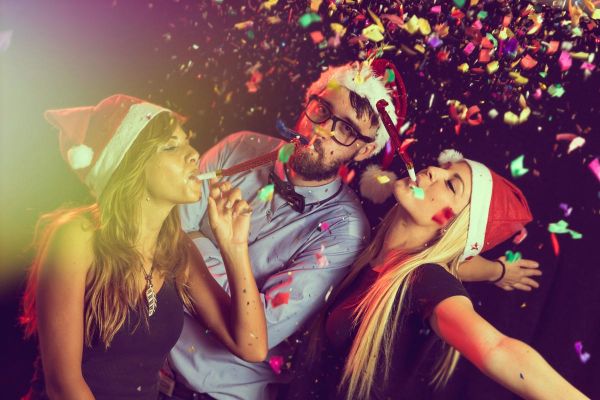 goodencenter-How-to-Make-Good-New-Year’s-Resolutions-for-My-Mental-Health--photo-of-Fun-time-with-friends